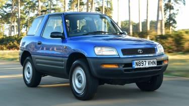 3 новых автомобиля Toyota RAV4